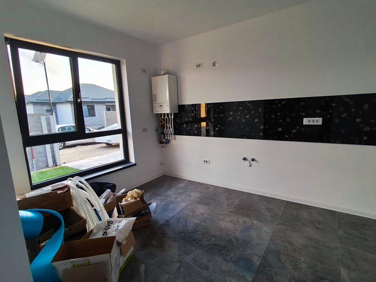 Casă individuală cu 4 camere cu Teren 380 Mp în Bâcu