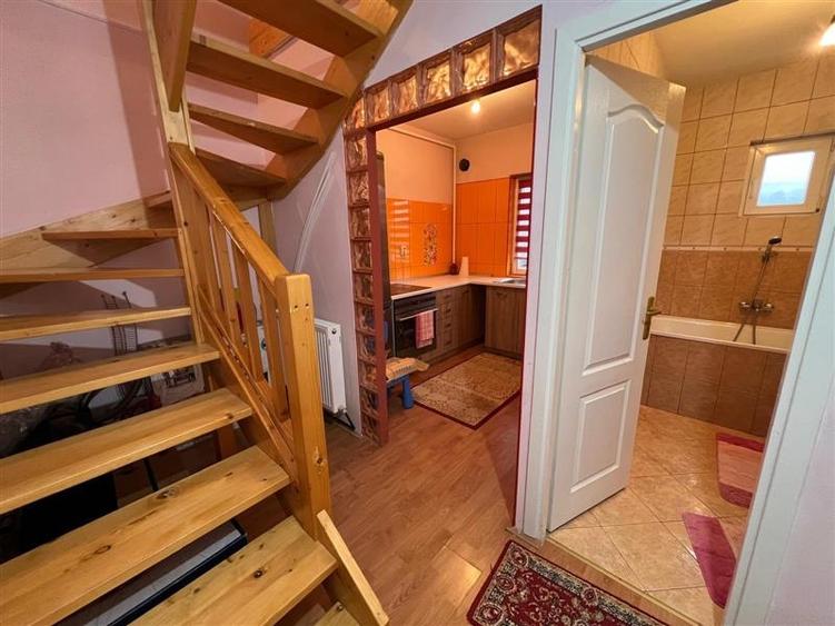 Apartament cu 3 camere decomandat, mobilat în Sângeorgiu de Mureș