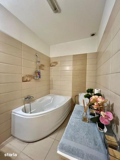 Apartament cu 5 camere în Romană