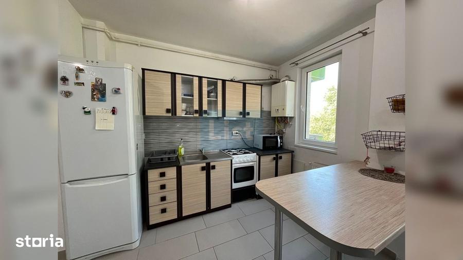 Apartament cu 3 camere semidecomandat în Sopor