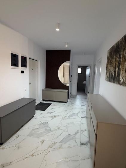 Apartament cu 3 camere decomandat în Malu Mare
