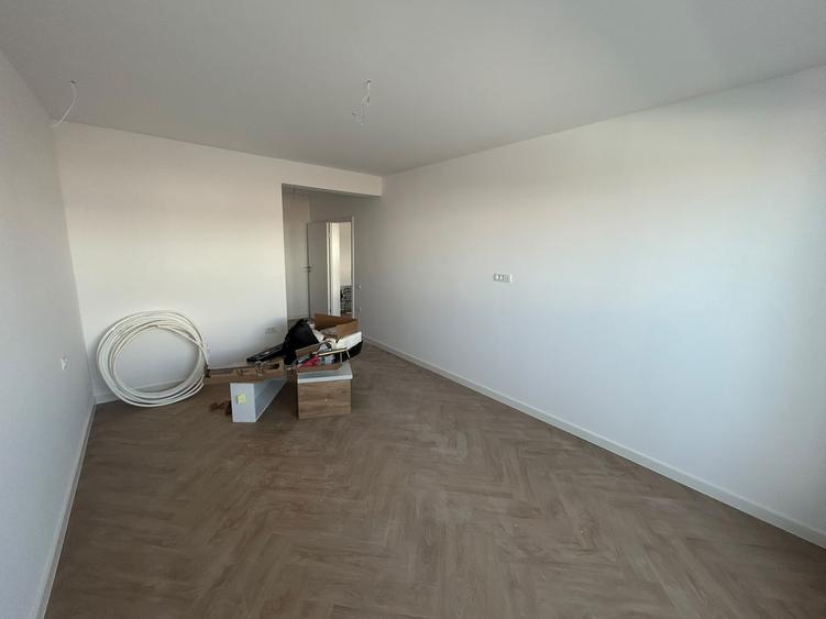 Apartament cu 3 camere decomandat în Berceni