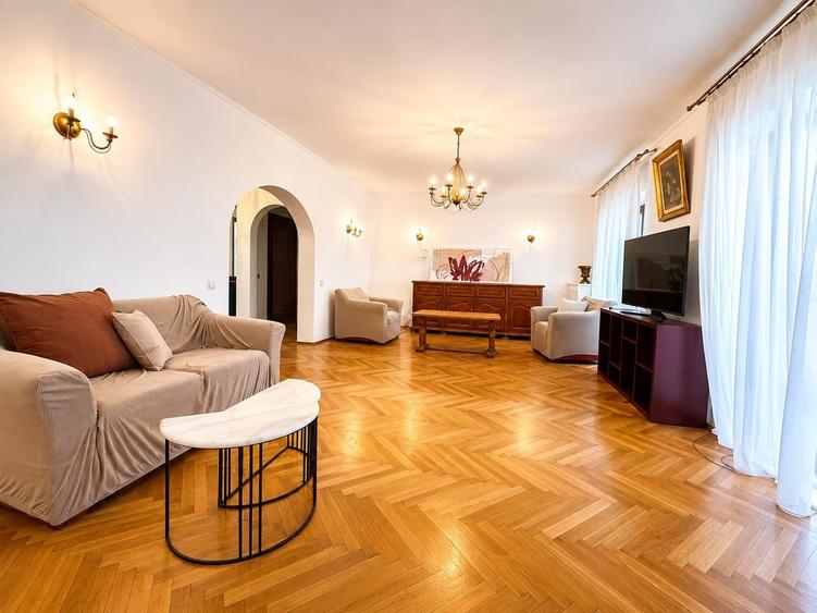 Apartament cu 4 camere decomandat în Dorobanți