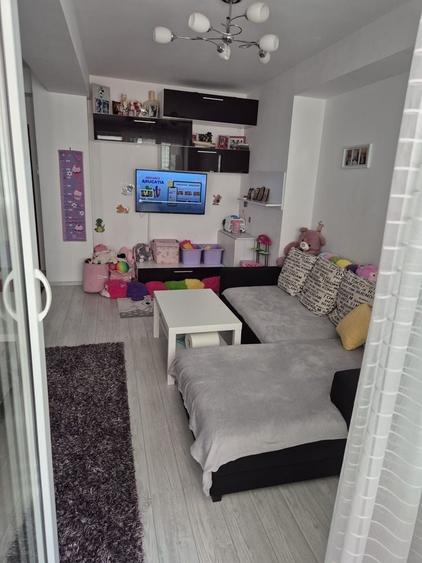 Apartament cu 2 camere decomandat în Roșu