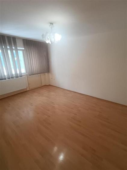 Apartament cu 2 camere decomandat în Obor