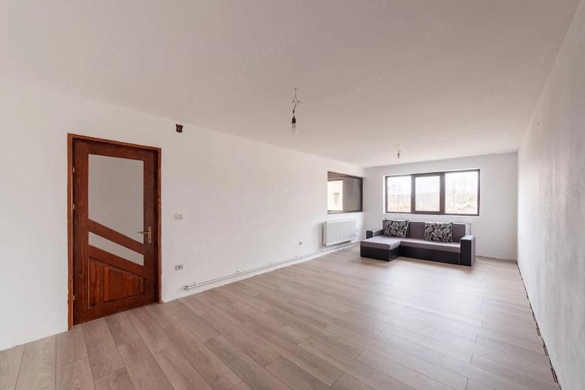 Casă cu Teren 4563 Mp în Central