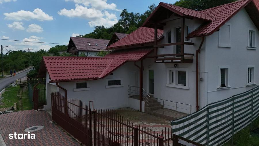 Casă cu 6 camere decomandat cu Teren 196 Mp în Sărărie