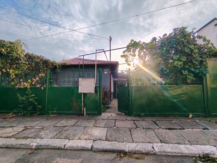 Casă individuală cu 5 camere cu Canalizare în Km 5
