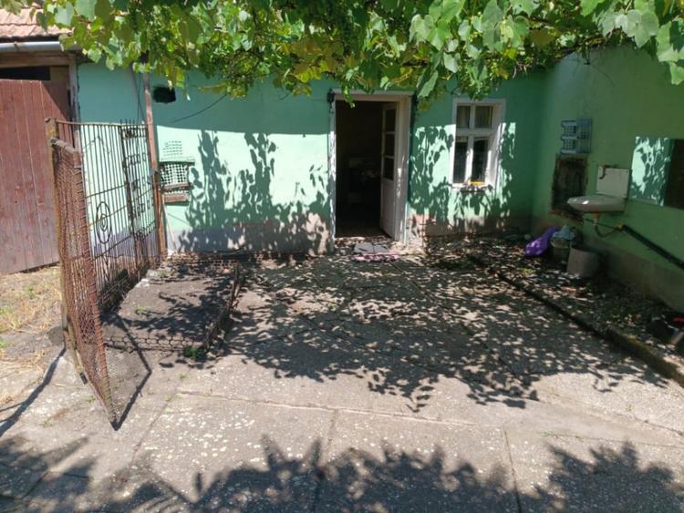 Casă cu 4 camere cu Teren 2000 Mp în Alțina