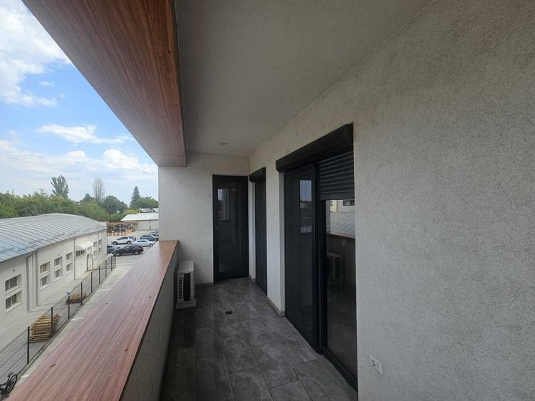 Apartament cu 3 camere decomandat în Exterior Vest