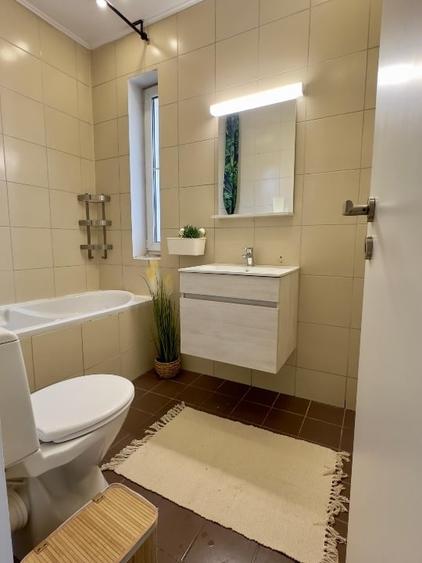 Casă cu 4 camere cu Garaj în Tunari