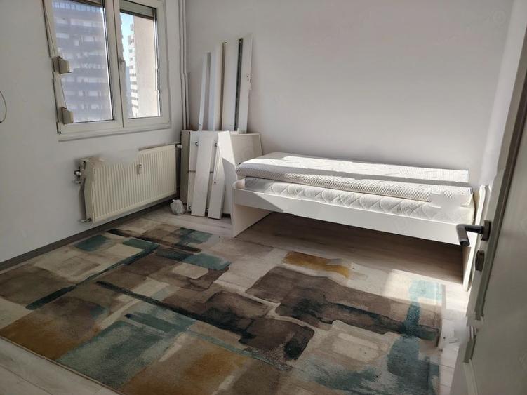 Apartament cu 3 camere semidecomandat, mobilat în Titan
