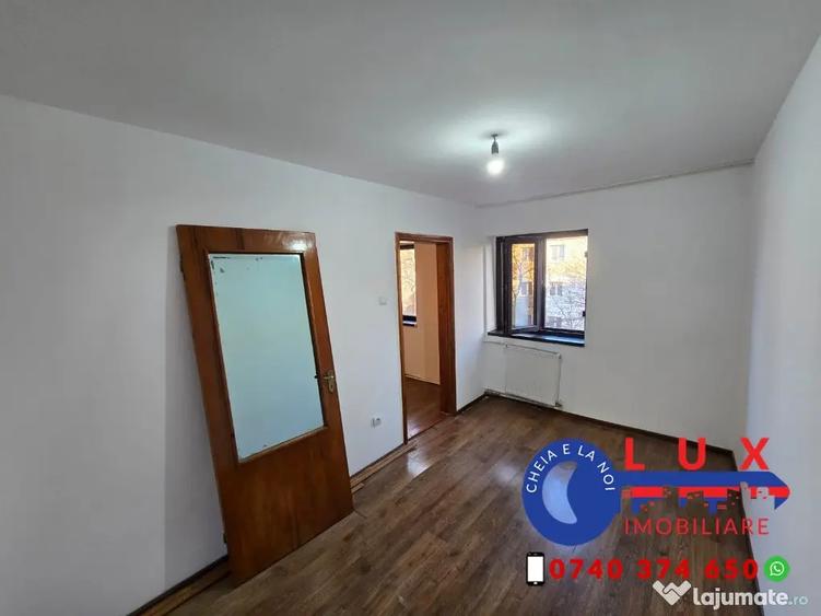 Apartament cu 3 camere semidecomandat în Neptun