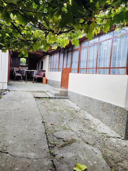 Casă cu 3 camere cu Teren 2426 Mp în Central