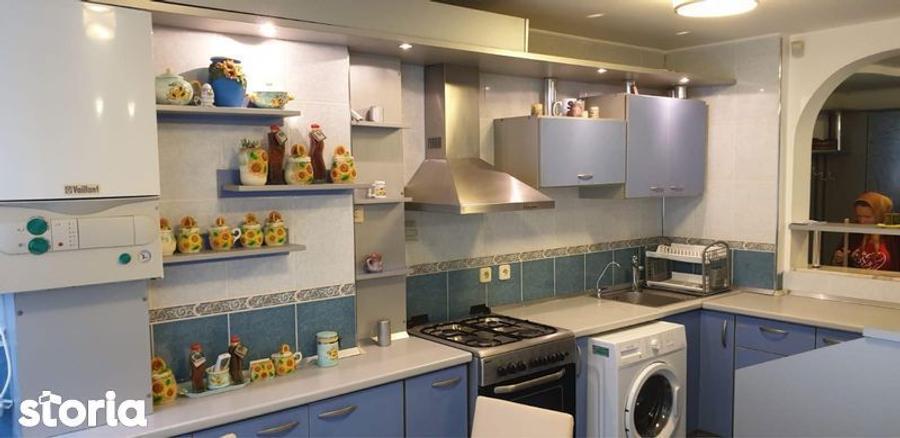 Vand Apartament cu 4 Camere - 1