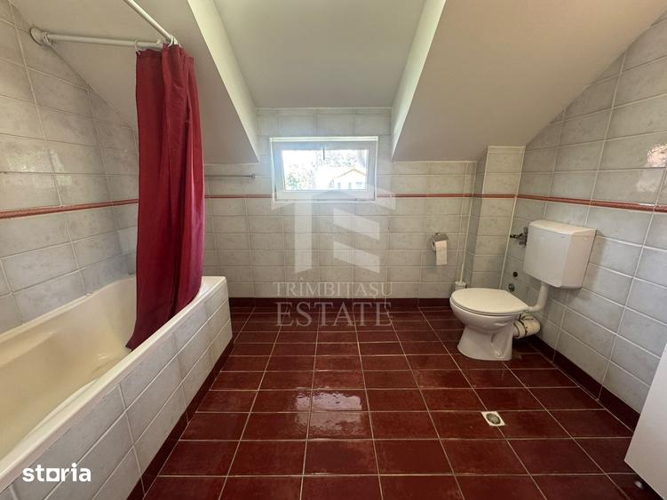 Casă cu 8 camere cu Teren 387 Mp în Central
