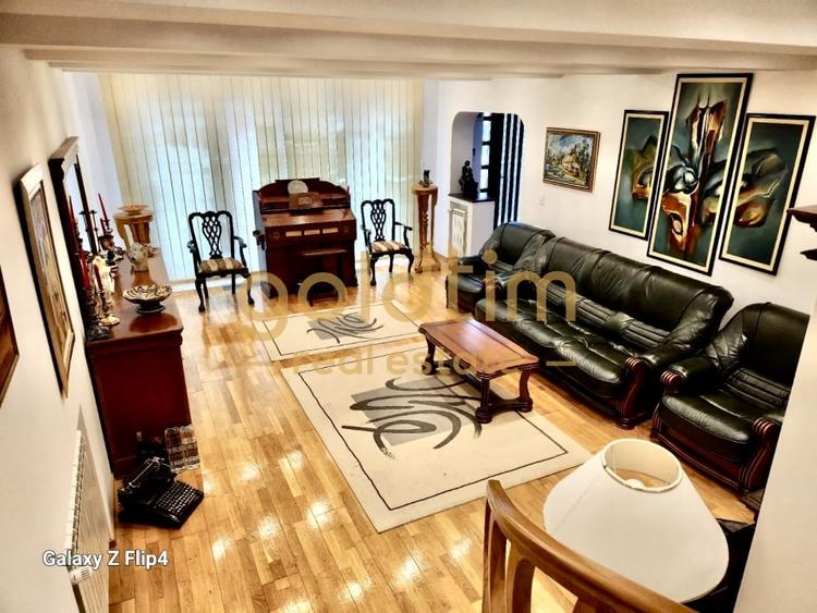 Casă individuală cu 6 camere cu Canalizare în Ultracentral