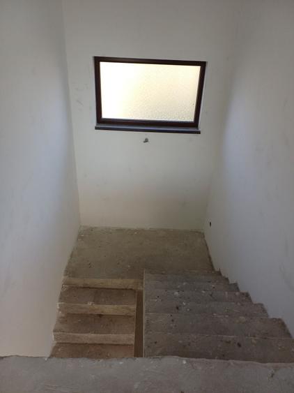 Casă cu 4 camere în Cernele