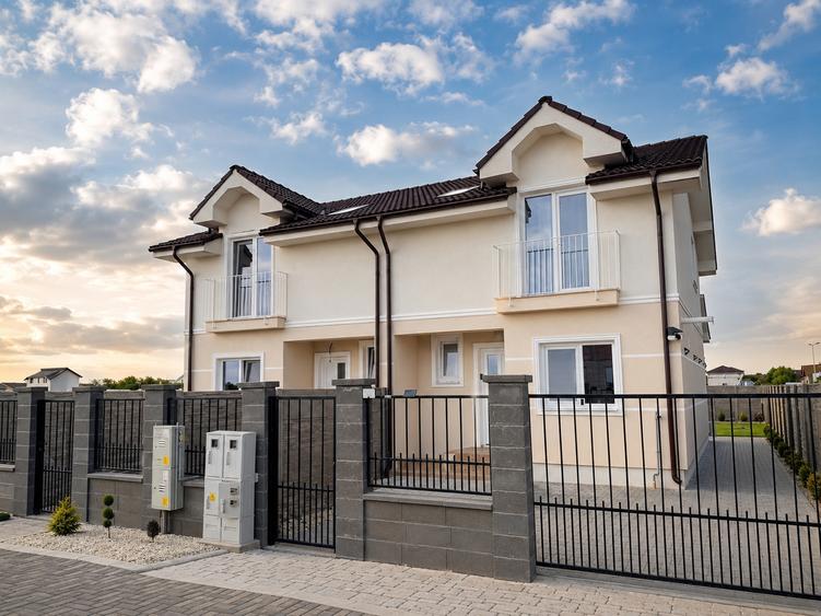Duplex cu 4 camere cu Canalizare în Moșnița Nouă