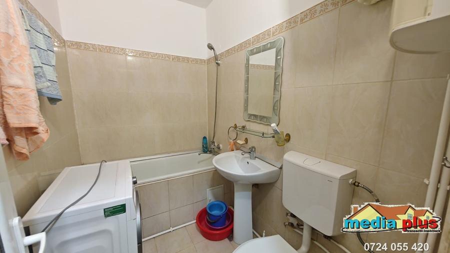 Apartament cu 3 camere semidecomandat în Țiglina 1