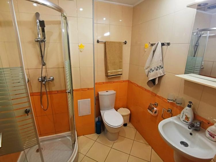 Apartament cu 3 camere decomandat, mobilat în Central