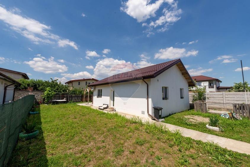Casă individuală cu 3 camere cu Teren 377 Mp în Brănești