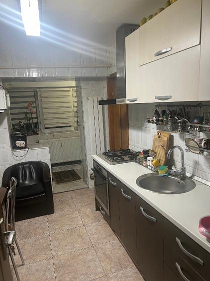 Apartament cu 3 camere decomandat, mobilat în Central