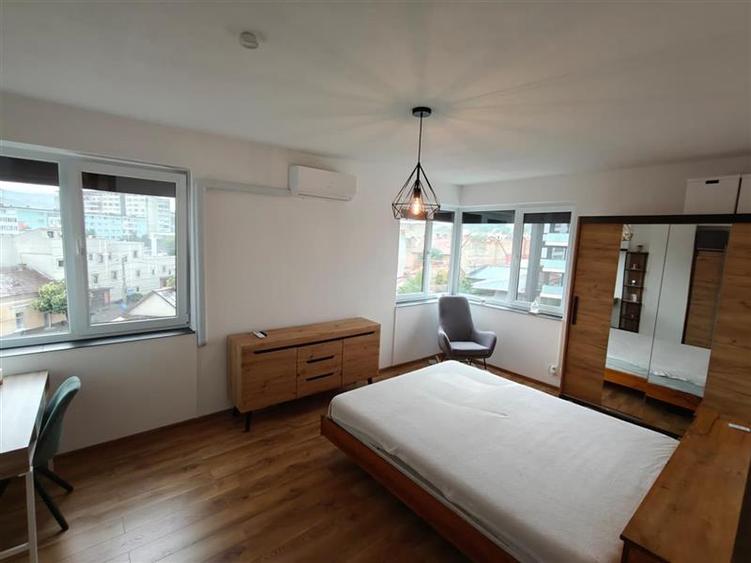 Apartament cu 3 camere circular, mobilat în Central