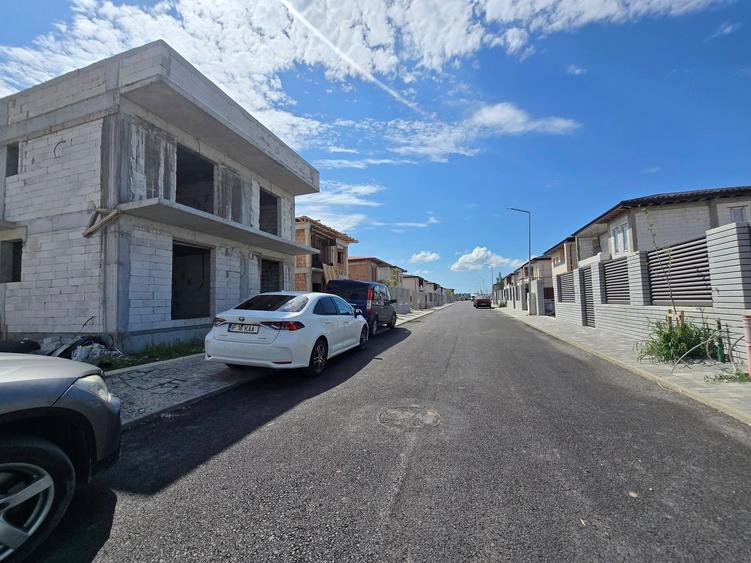Casă individuală cu 5 camere cu Teren 336 Mp în Dobroești