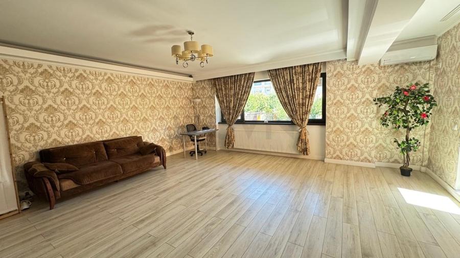 Apartament cu 3 camere decomandat, mobilat în Băneasa