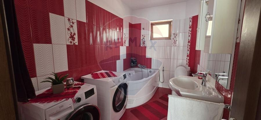 Casă individuală cu 6 camere cu Teren 721 Mp în Dârza