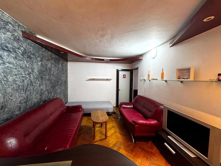 Apartament cu 3 camere decomandat în Podul de Fier