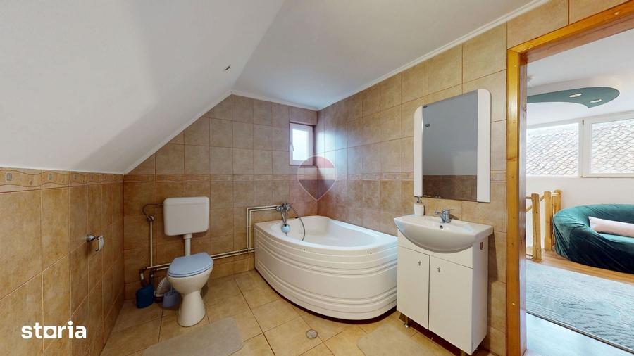 Casă cu 5 camere cu Teren 749 Mp în Hălchiu