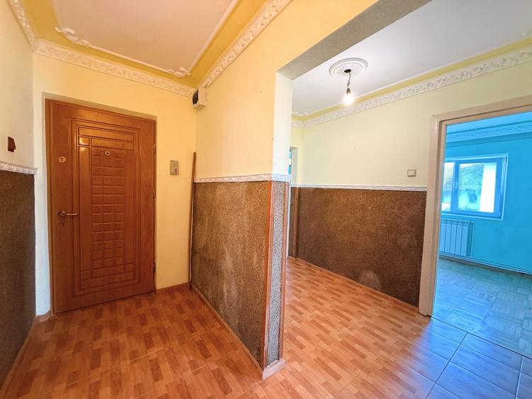 Apartament cu 4 camere decomandat în Frumoasa