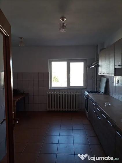 Apartament cu 5 camere decomandat în Unirii
