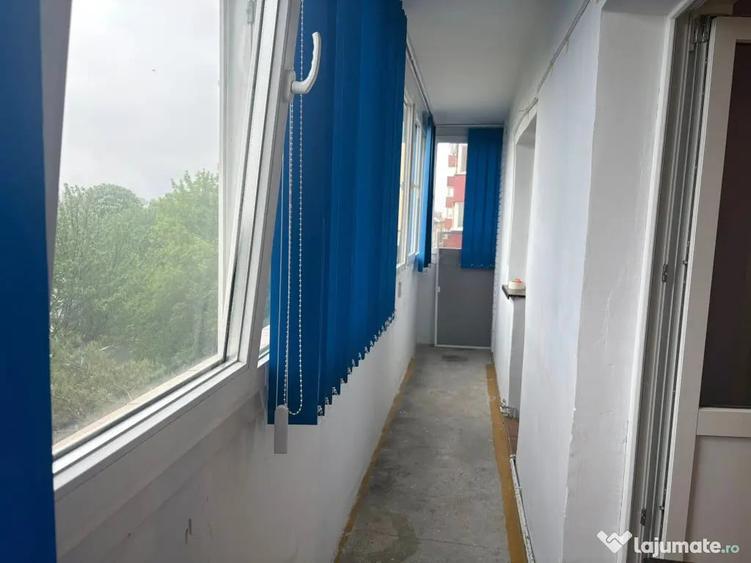 Apartament cu 2 camere decomandat în Triaj
