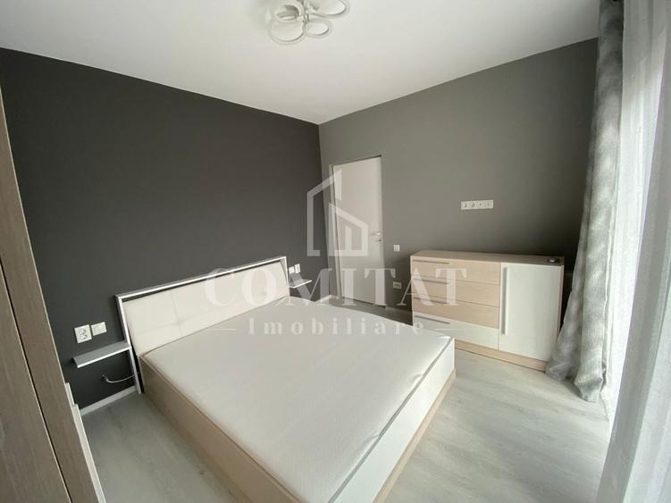 Apartament cu 3 camere semidecomandat, mobilat în Bulgaria