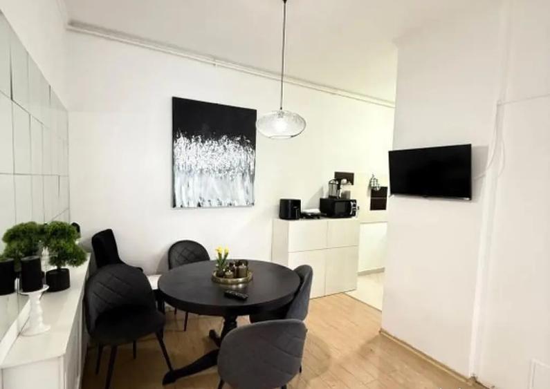 Apartament cu 2 camere semidecomandat în 1 Mai