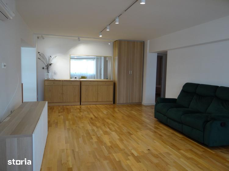 Apartament cu 3 camere, mobilat în Decebal