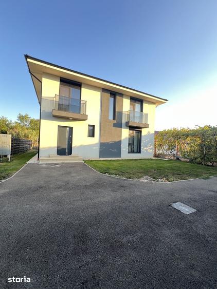 Casă cu 3 camere cu Teren 350 Mp în Central
