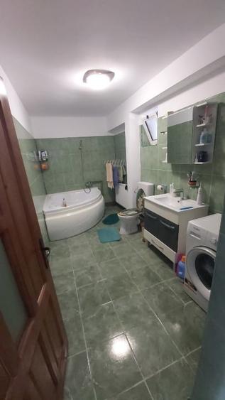 Casă individuală cu 5 camere cu Canalizare în Surani