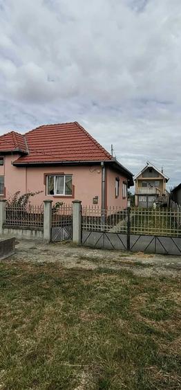 Casă cu 3 camere în Băbășești