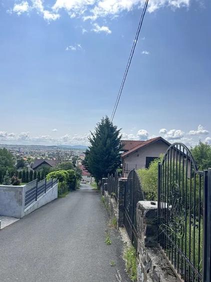 Teren Construcții extravilan de 886 mp, în Valea Roșie