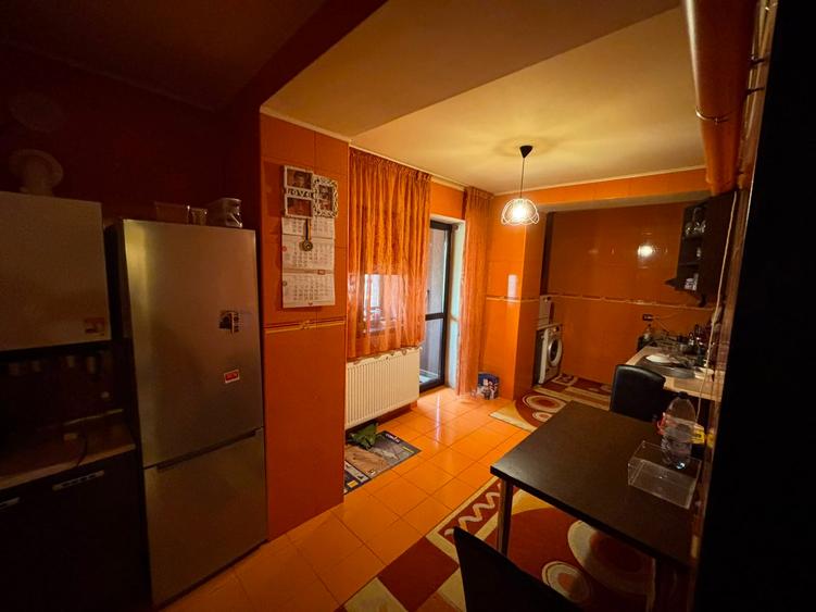 Apartament cu 3 camere decomandat în Periferie