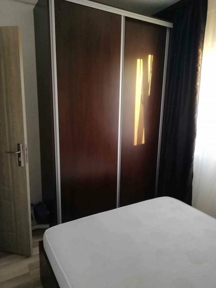Apartament cu 3 camere semidecomandat în Vest