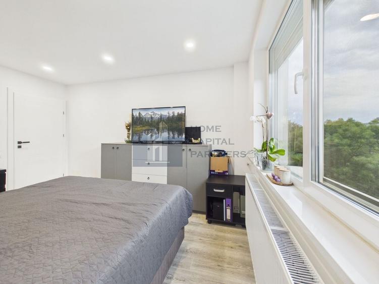 Apartament cu 4 camere decomandat în Apusului