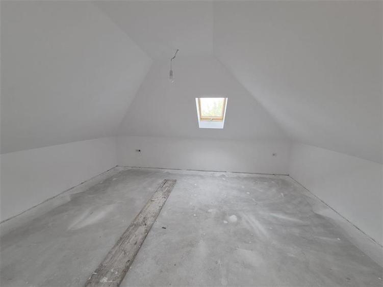 Duplex cu 4 camere cu Canalizare în Periferie