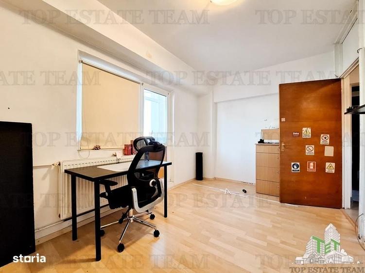 Apartament cu 4 camere decomandat în Tei