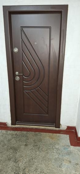 Apartament cu 3 camere decomandat în Est