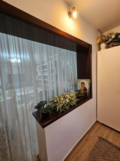 Apartament cu 4 camere decomandat în Est